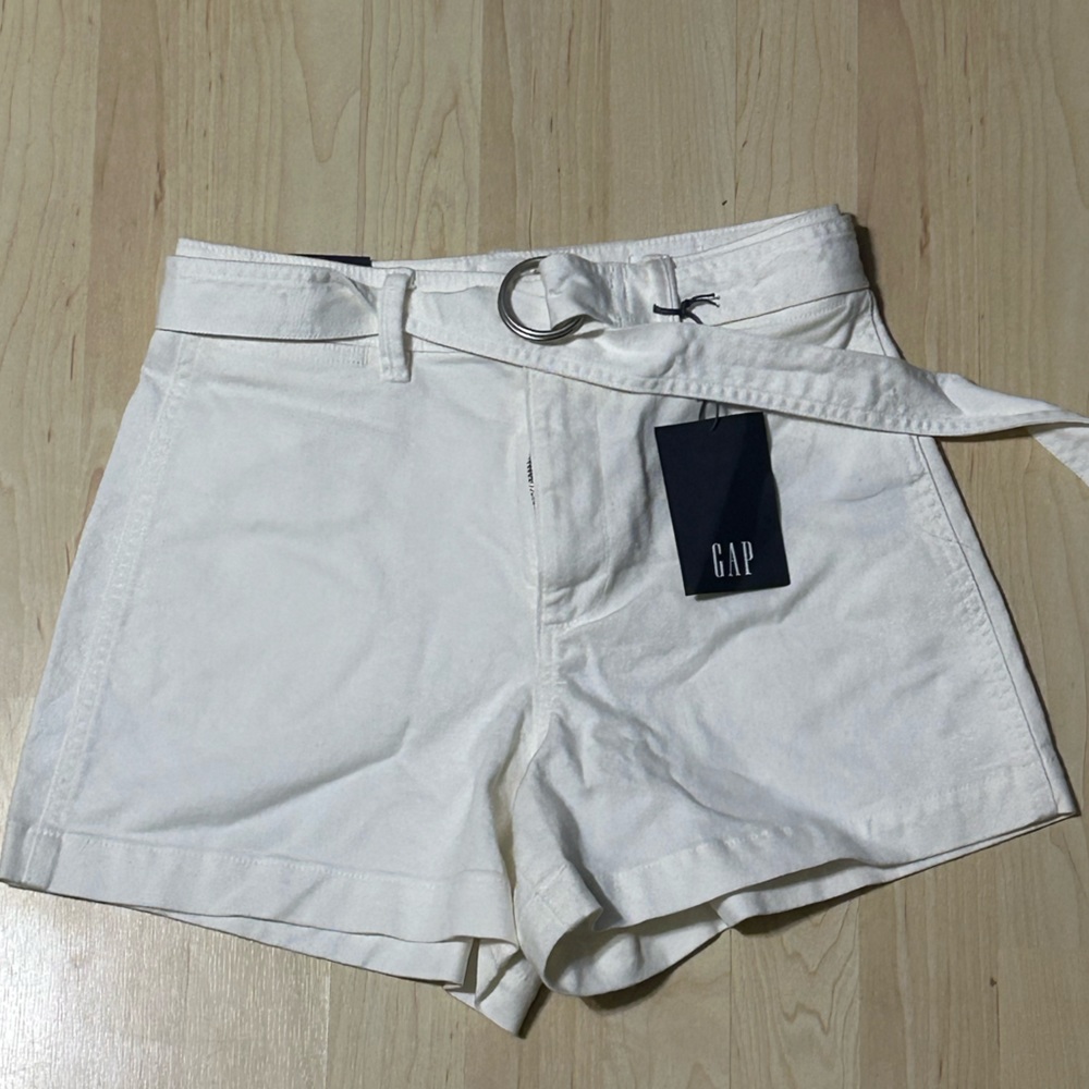 NWT GAP women’s 4” high rise shorts (size: 2)